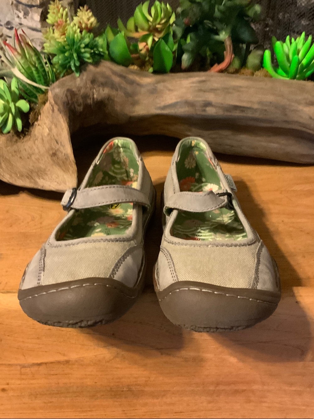 Keen Tan Canvas Mary Jane Shoes with Green Floral Insole - Picture 3 of 8